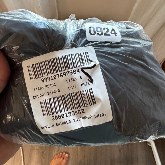 Madewell Poplin Shirred Button-Up Shirt Sz S Black Ruffle Cap Sleeve Rounded Hem - Picture 8 of 8